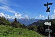 32 Passo Baciamorti (1541 m),crocevia di sentieri